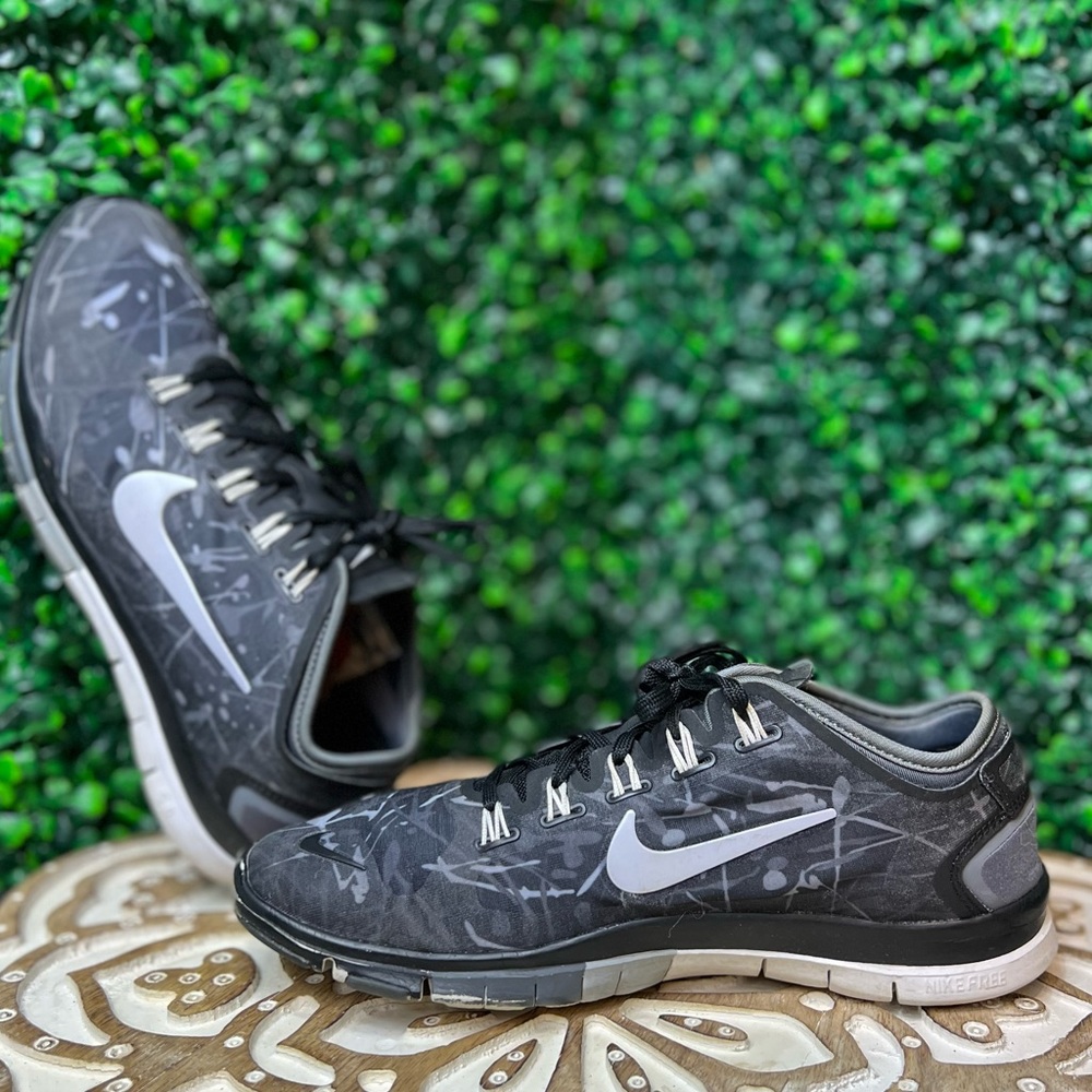 Nike Black and Gray Sneakers, size 7.5